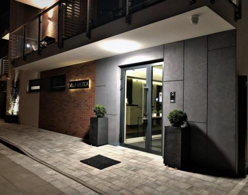 Imagen de los exteriores del Villa Nautica. Foto 12