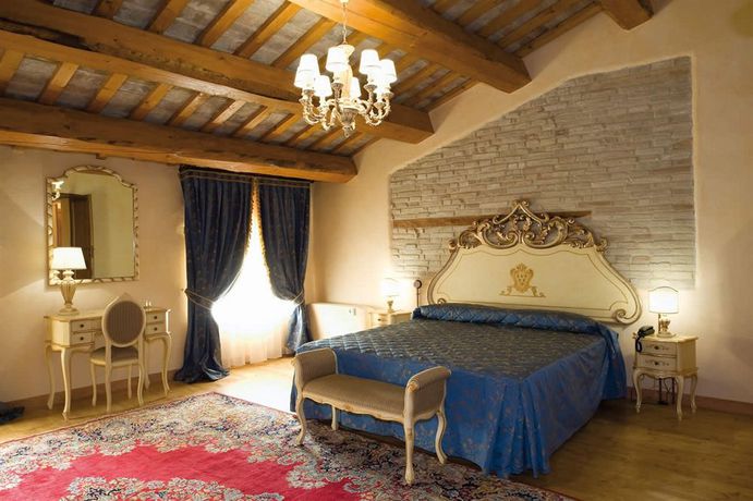 Imagen de los interiores del Villa Rinalducci. Foto 14
