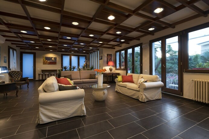 Imagen de los interiores del Villa San Lorenzo Room Suite and Restaurant. Foto 34