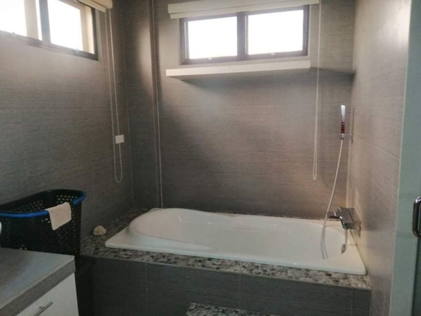 Imagen general del Villa - Sleeps 10 - Communal Pool - Parking. Foto 5