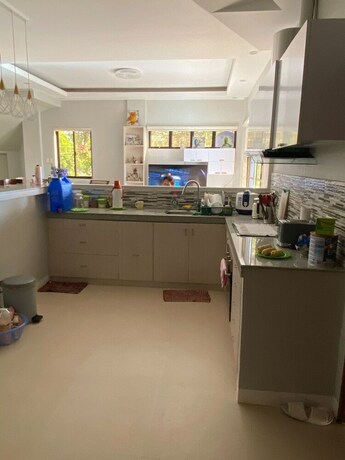 Imagen de la habitación del Villa - Sleeps 10 - Communal Pool - Parking. Foto 19