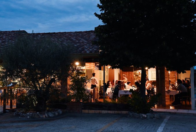 Imagen del bar/restaurante del Villa Strassoldo, EX: Attianese Hotel Restaurant. Foto 2