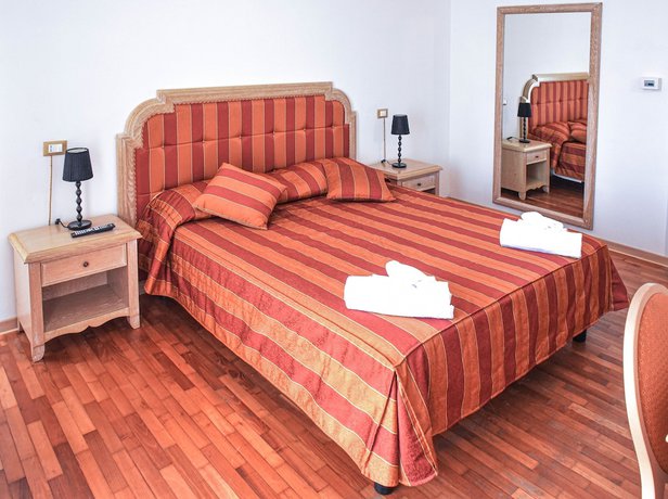 Imagen de la habitación del Villa Strassoldo, EX: Attianese Hotel Restaurant. Foto 17