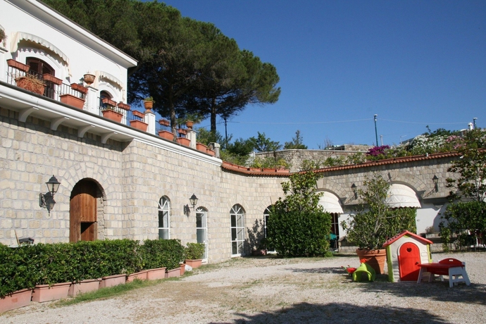 Imagen de los exteriores del Villa Tara. Foto 12