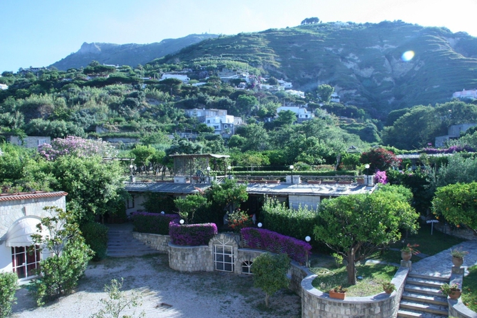 Imagen de los exteriores del Villa Tara. Foto 13