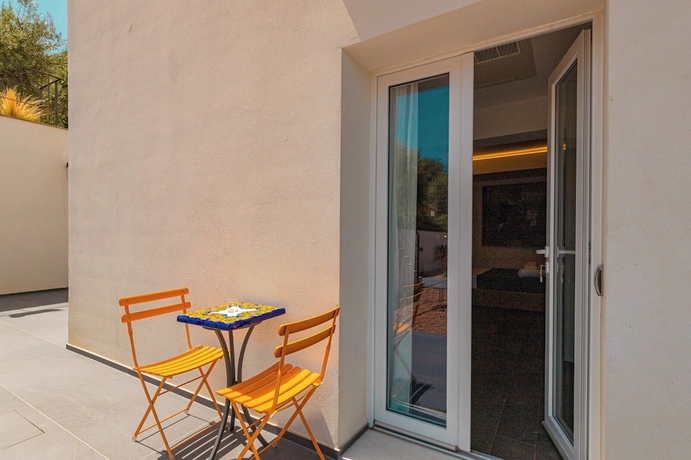 Imagen de los interiores del Villa Tot&ograve; Resort. Foto 16