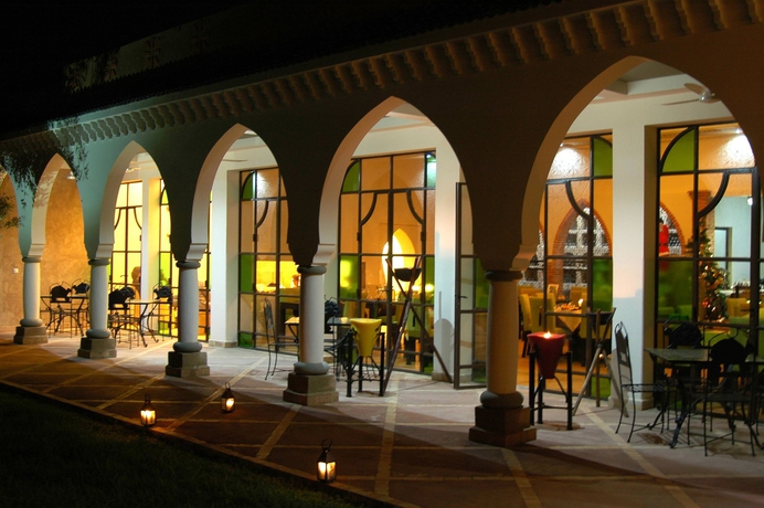 Imagen del bar/restaurante del Villa y Tente Manzil La Tortue. Foto 4