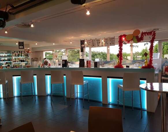 Imagen del bar/restaurante del Village Club De La Grande Baie. Foto 17