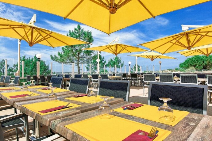 Imagen del bar/restaurante del Village Club De La Grande Baie. Foto 20