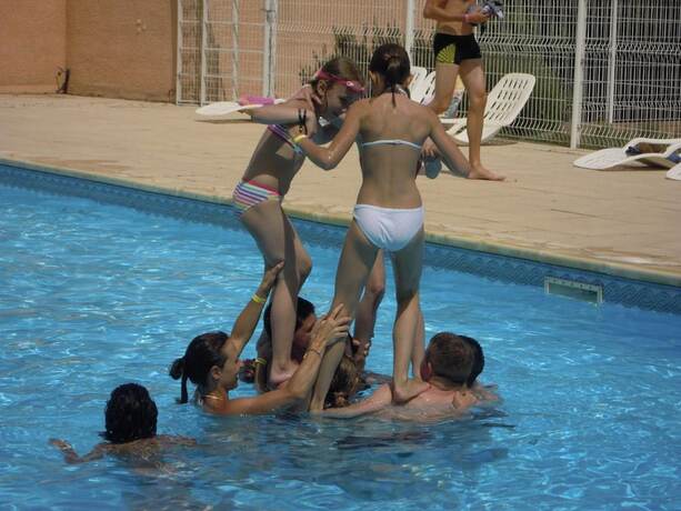 Imagen de la piscina del Village Club Yravals. Foto 22