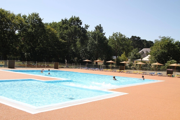 Imagen general del Village Vacances Chateau De Tr&eacute;ambert. Foto 1