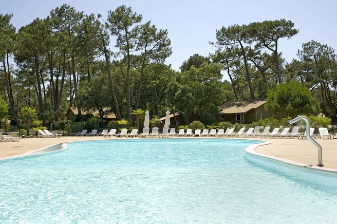 Imagen de la piscina del Village Vacances La Forêt Des Landes. Foto 12