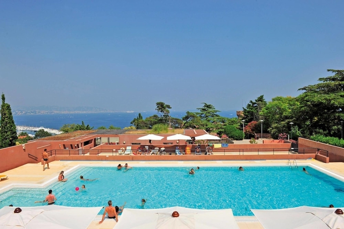 Imagen de la piscina del Village Vacances Le Domaine D'agecroft. Foto 18