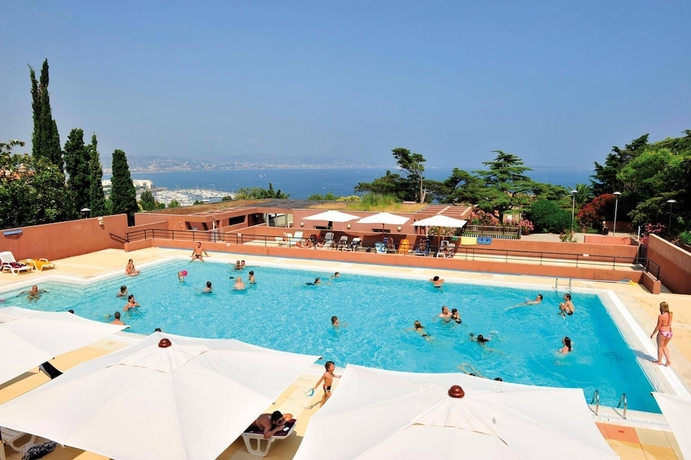 Imagen de la piscina del Village Vacances Le Domaine D'agecroft. Foto 19