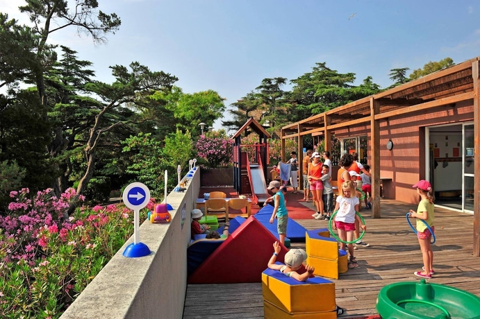 Imagen de los exteriores del Village Vacances Le Domaine D'agecroft. Foto 11