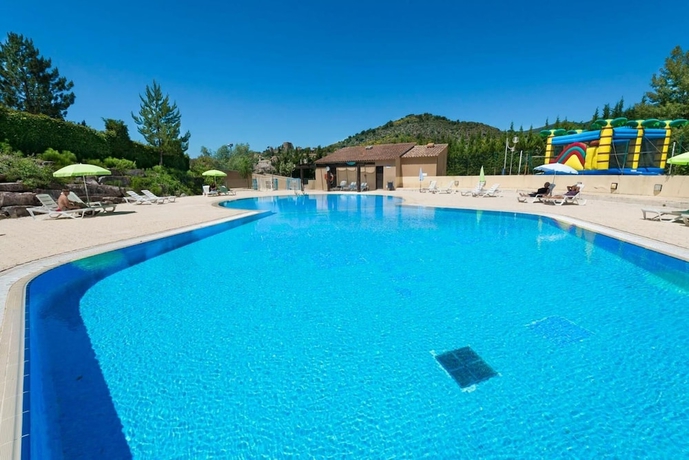 Imagen de la piscina del Village vacances L&eacute;o Lagrange Montbrun. Foto 18