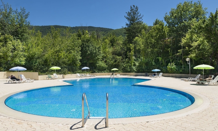 Imagen de la piscina del Village vacances L&eacute;o Lagrange Montbrun. Foto 19