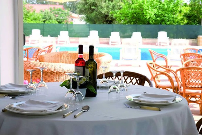 Imagen del bar/restaurante del Villaggio Alemia. Foto 9