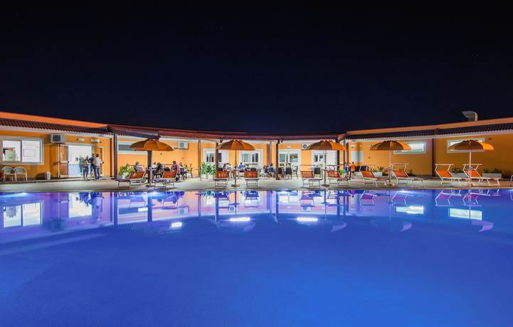 Imagen de la piscina del Villaggio Alemia. Foto 18