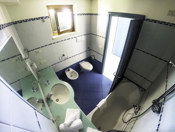 Imagen de la habitación del Villaggio Club Baia Di Dino. Foto 8