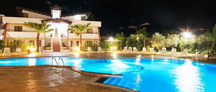 Imagen de la piscina del Villaggio Club Dominicus. Foto 6