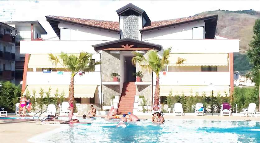 Imagen de la piscina del Villaggio Club Dominicus. Foto 7