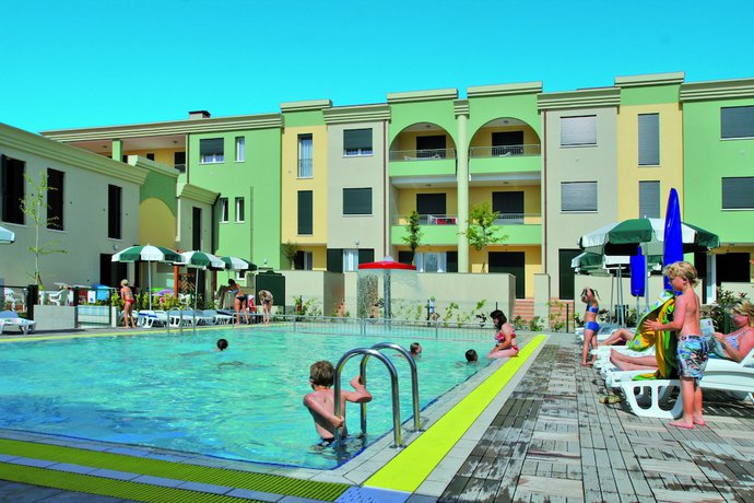 Imagen de la piscina del Villaggio Farnie. Foto 14
