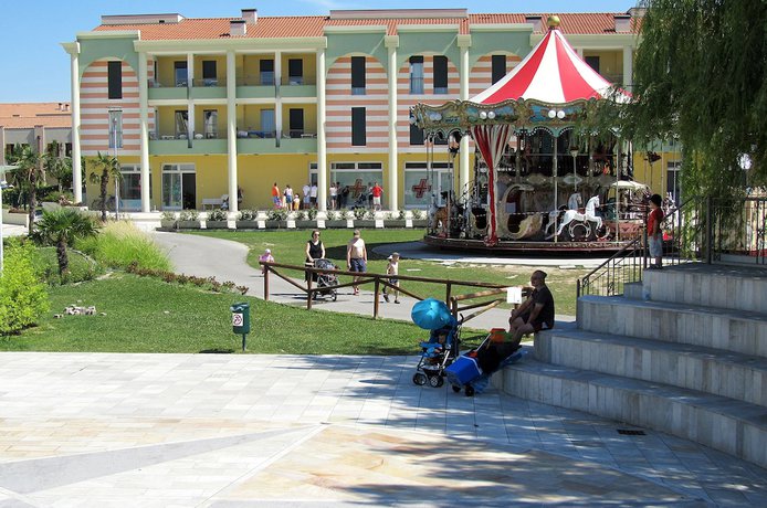 Imagen de los exteriores del Villaggio Farnie. Foto 11