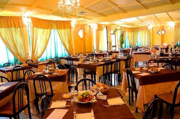 Imagen del bar/restaurante del Villaggio Faro Punta Stilo. Foto 5