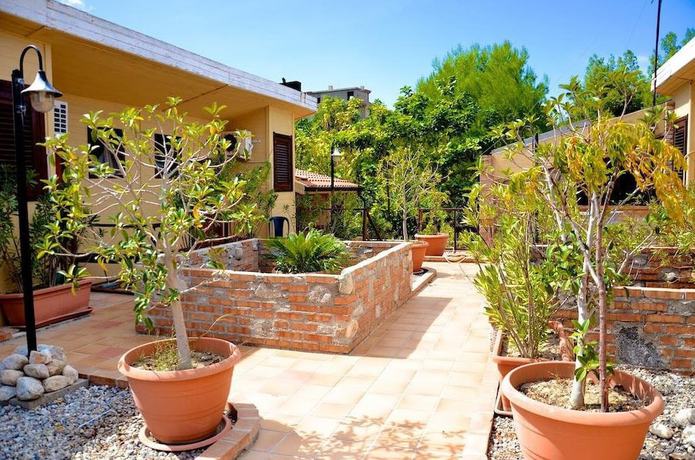 Imagen de los exteriores del Villaggio Faro Punta Stilo. Foto 16