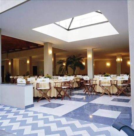 Imagen del bar/restaurante del Villaggio Garden Park. Foto 2