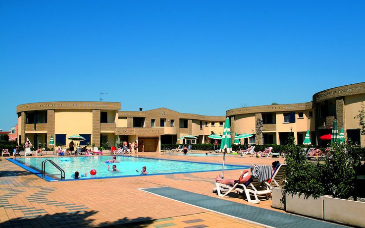 Imagen de la piscina del Villaggio Girasoli. Foto 13