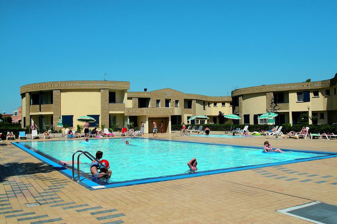 Imagen de la piscina del Villaggio Girasoli. Foto 14