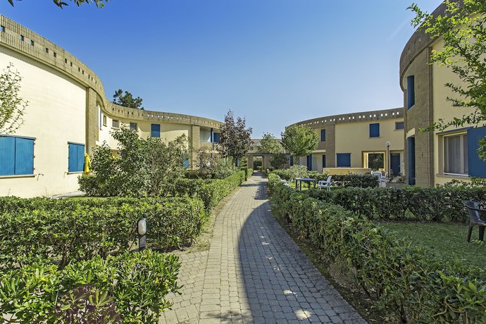 Imagen de los exteriores del Villaggio Girasoli. Foto 10