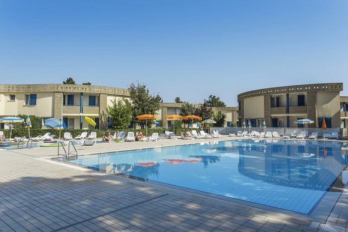 Imagen de la piscina del Villaggio Girasoli. Foto 18