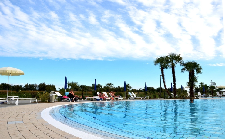 Imagen de la piscina del Villaggio Laguna Blu. Foto 14