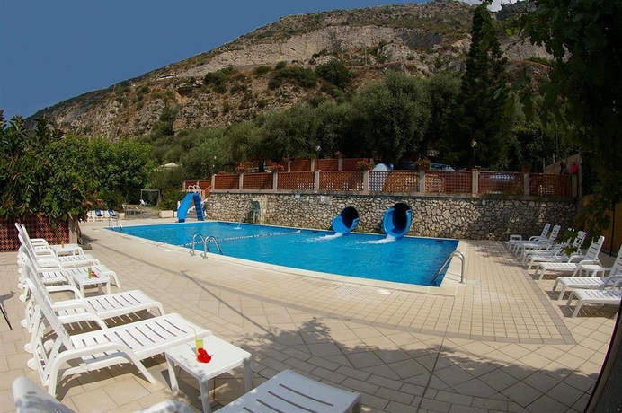 Imagen de la piscina del Villaggio Turistico Bleu Village. Foto 13