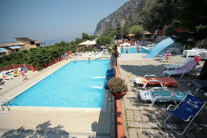 Imagen de la piscina del Villaggio Turistico Bleu Village. Foto 14