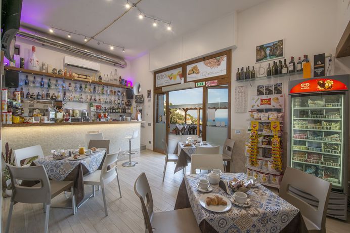 Imagen del bar/restaurante del Villamena. Foto 3