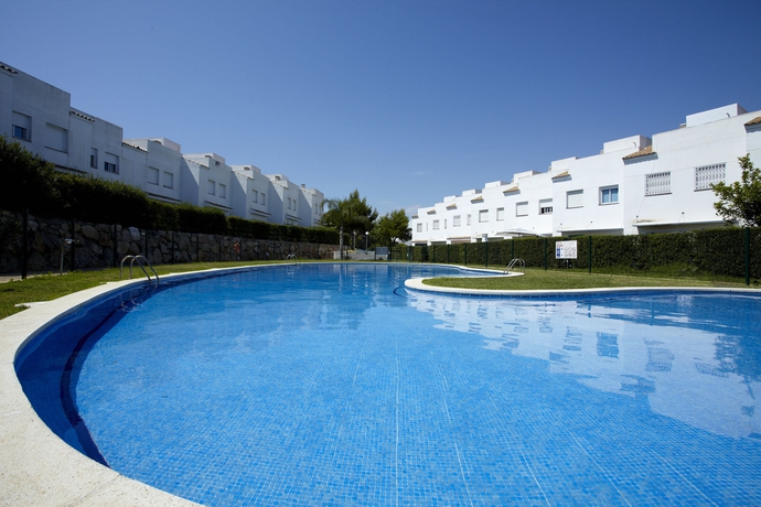 Imagen de la piscina del Villas Cumbres de Salou. Foto 14