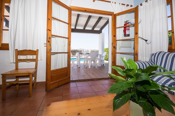 Imagen de la habitación del Villas Playas de Fornells. Foto 15