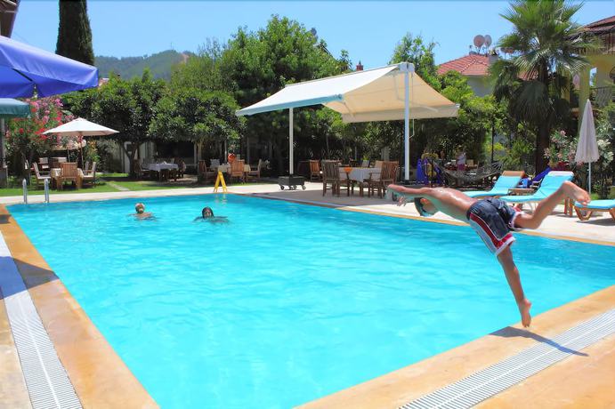 Imagen de la piscina del Vira Apart Hotel. Foto 20