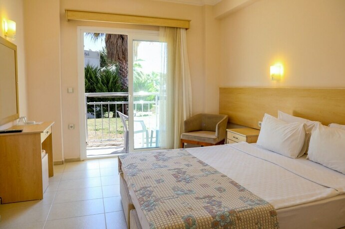 Imagen de la habitación del Viras Hotel. Foto 17