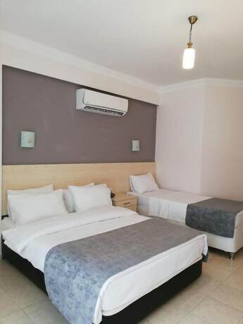 Imagen de la habitación del Viras Hotel. Foto 21