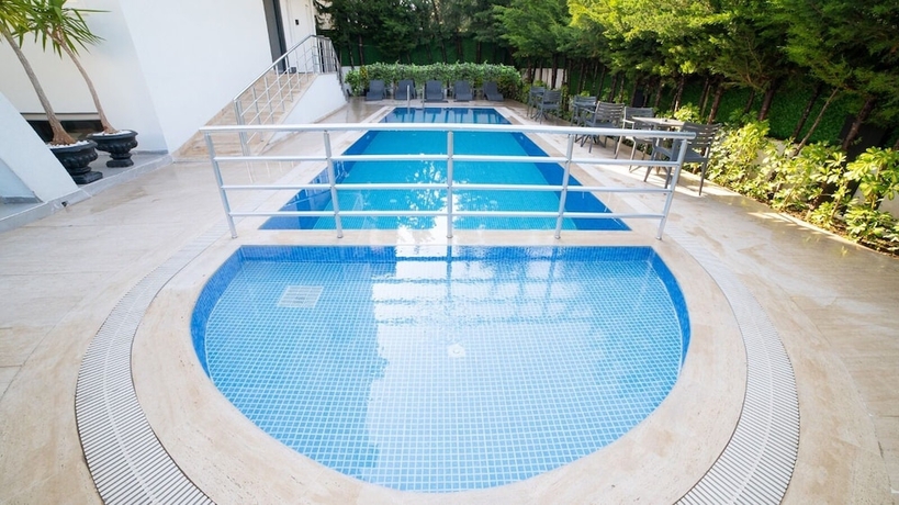 Imagen de la piscina del Vista Family Hotel. Foto 13