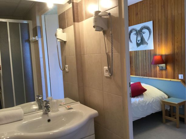 Imagen del bar/restaurante del Vvf H&ocirc;tel Saint Fran&ccedil;ois Longchamp. Foto 7