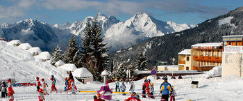Imagen de la piscina del Vvf H&ocirc;tel Saint Fran&ccedil;ois Longchamp. Foto 14