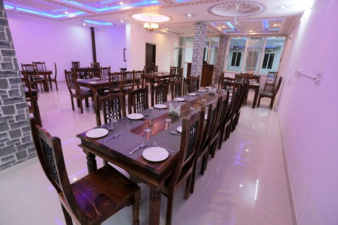 Imagen del bar/restaurante del Vyanjan Hotel And Restaurant. Foto 7