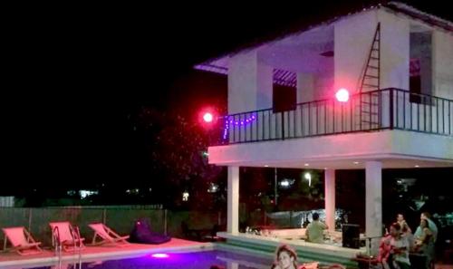 Imagen general del WET! a Pool Party Hostel by Wild & Wandering. Foto 1