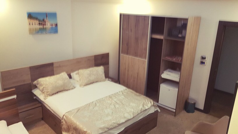 Imagen de la habitación del Waha Hotel. Foto 10